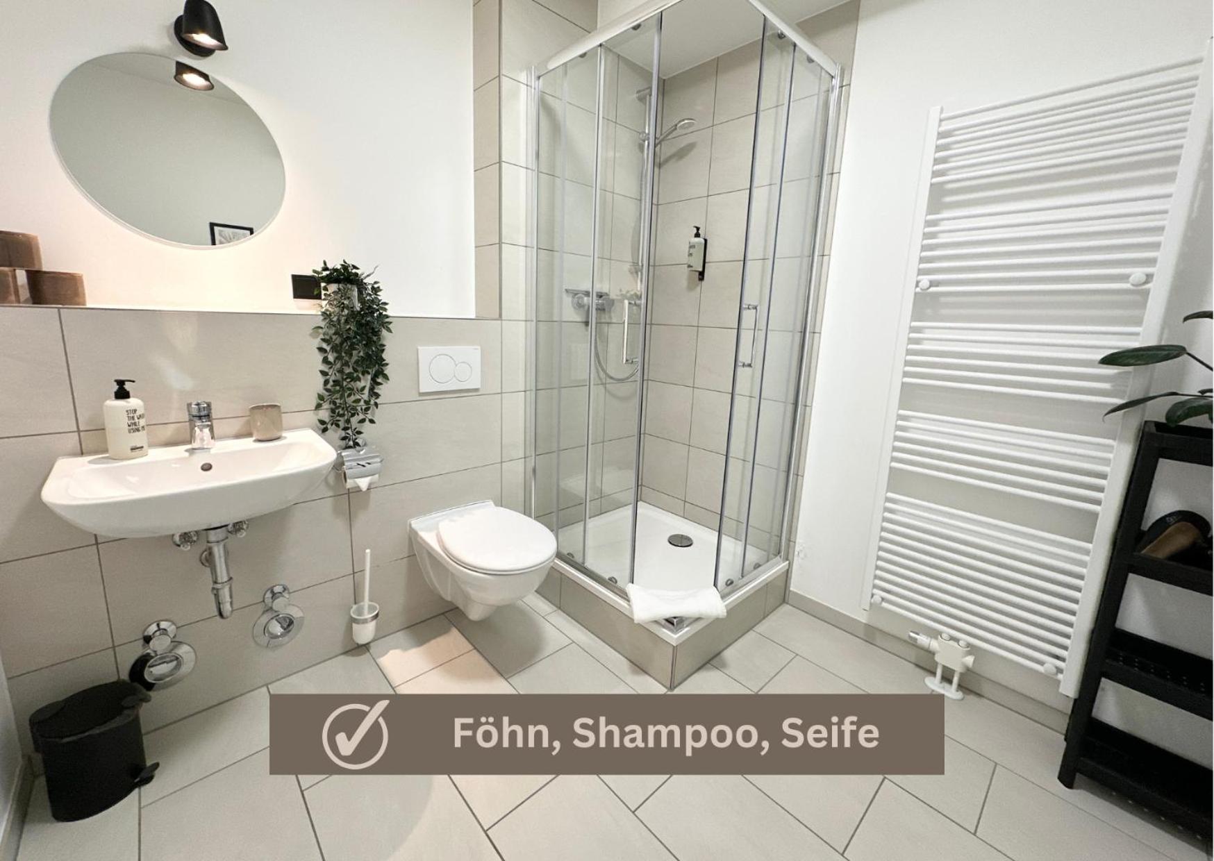 Special Apartment - Stadtnah, Balkon, Parkplatz, E-Ladestation, Gitterbox Fuer Fahrraeder, Fitnessstudio Koblenz  Exterior foto